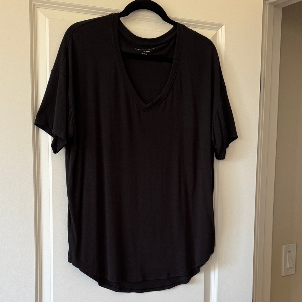 American Eagle Outfitters Black V-Neck Tee
